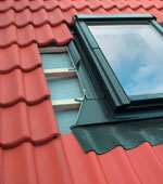 ファクロ株式会社の天窓、トップライト、ルーフウインドウ用水切り。EH, EH/A-A/J水切りは、瓦・波型の鋼板のような屋根材に使用します。横と縦の長さがありますので、 起伏と厚みがある屋根材に使用できます。